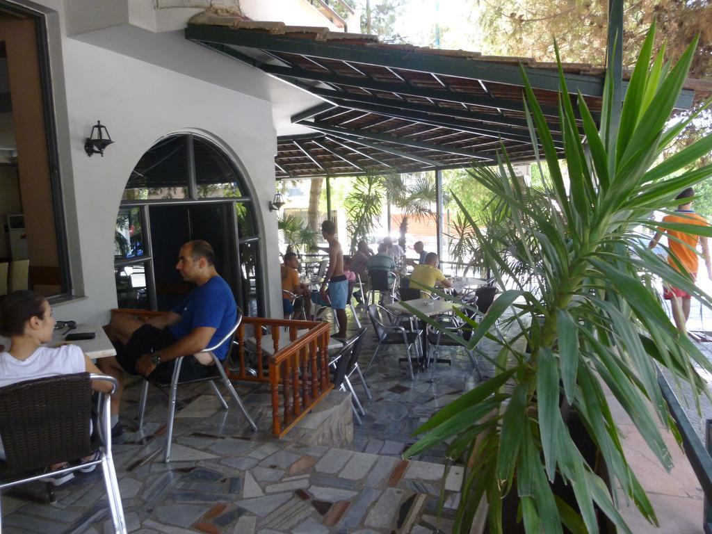 Joy Hotel Saranda Extérieur photo