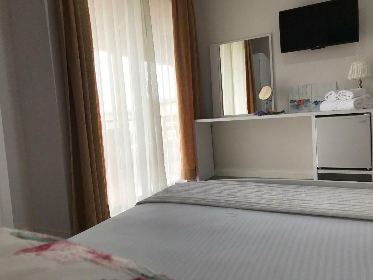Joy Hotel Saranda Extérieur photo