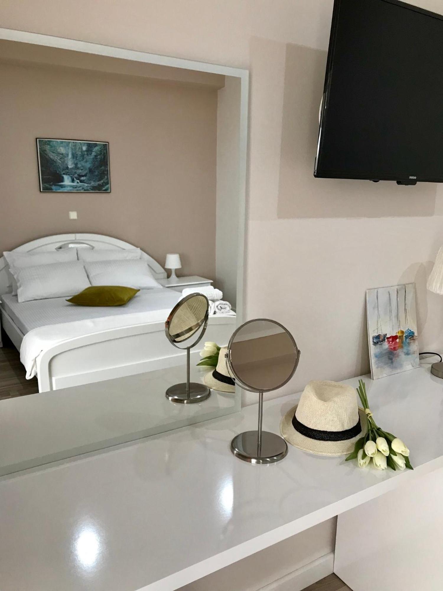 Joy Hotel Saranda Extérieur photo